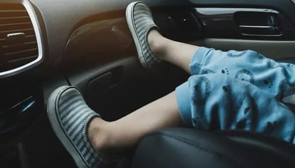 Can a 10-year-old ride in the front seat in Texas