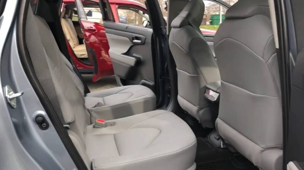 What Are The Main Differences Between Captain Seats And Bench Seats In A Highlander