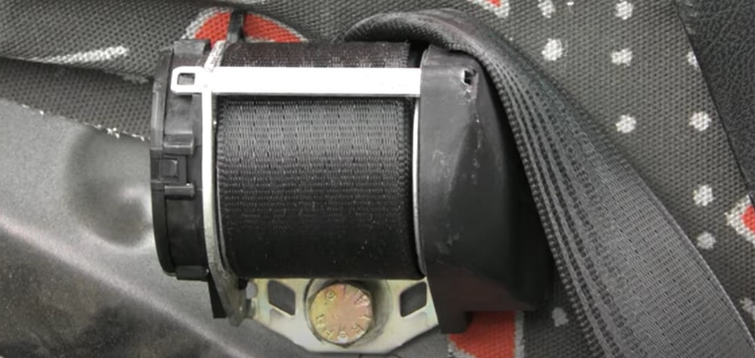 Why Does My Seat Belt Lock All The Time? Demistyfied The Causes
