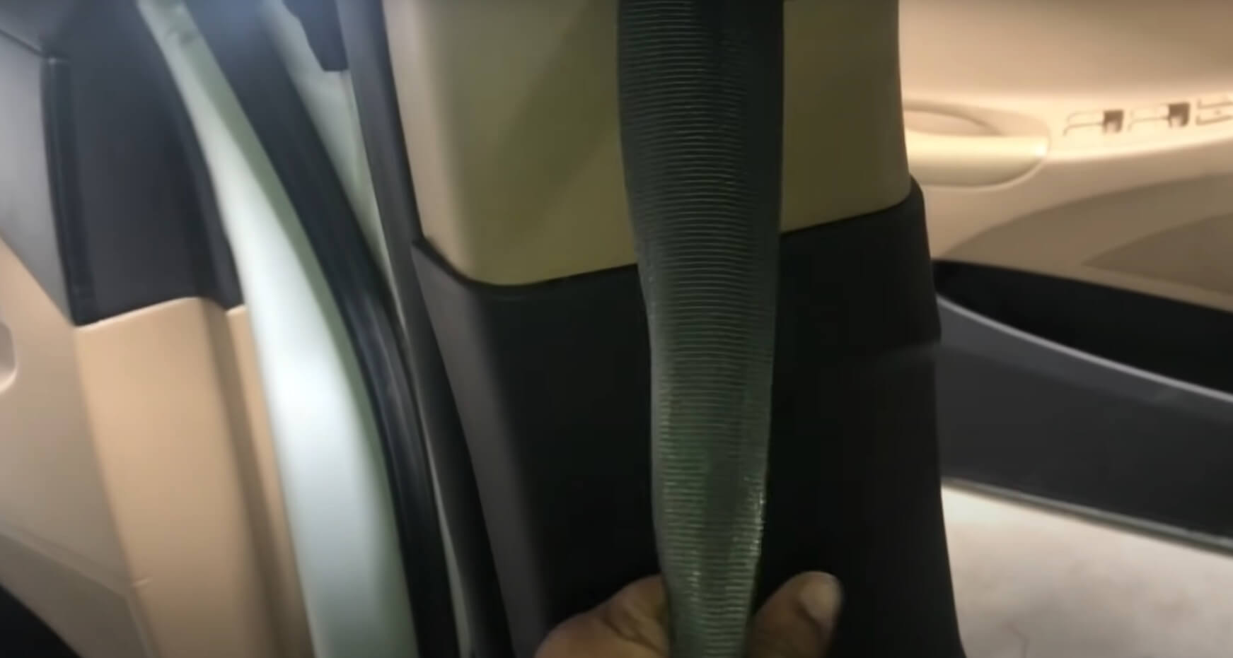 Why Does My Seat Belt Lock All The Time? Demistyfied The Causes