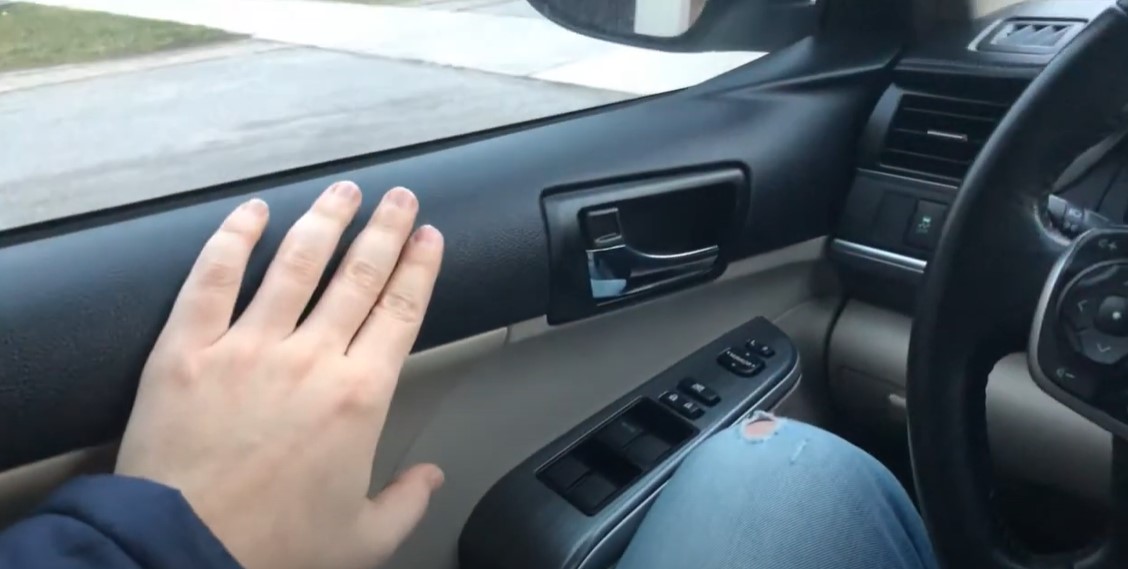 Why Is My Car Beeping When I Open The Door? Psycho Autos