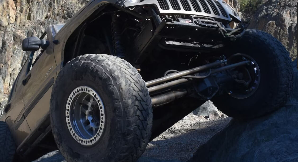 Solid Axle Swap Jeep Liberty ┃ Breaking Boundaries!
