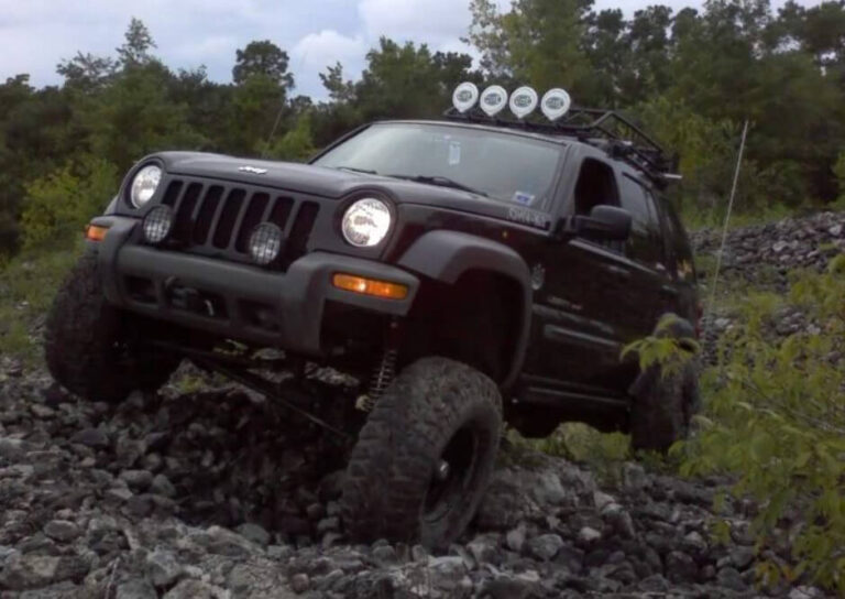 Solid Axle Swap Jeep Liberty ┃ Breaking Boundaries!