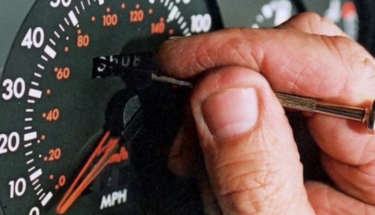 Why Does My Speedometer Stopped Working While Driving?