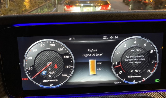 Low engine oil level warning light