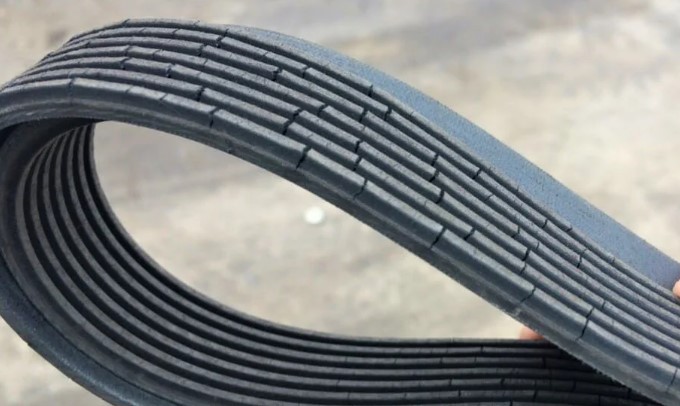 Worn or loose fan belt in car