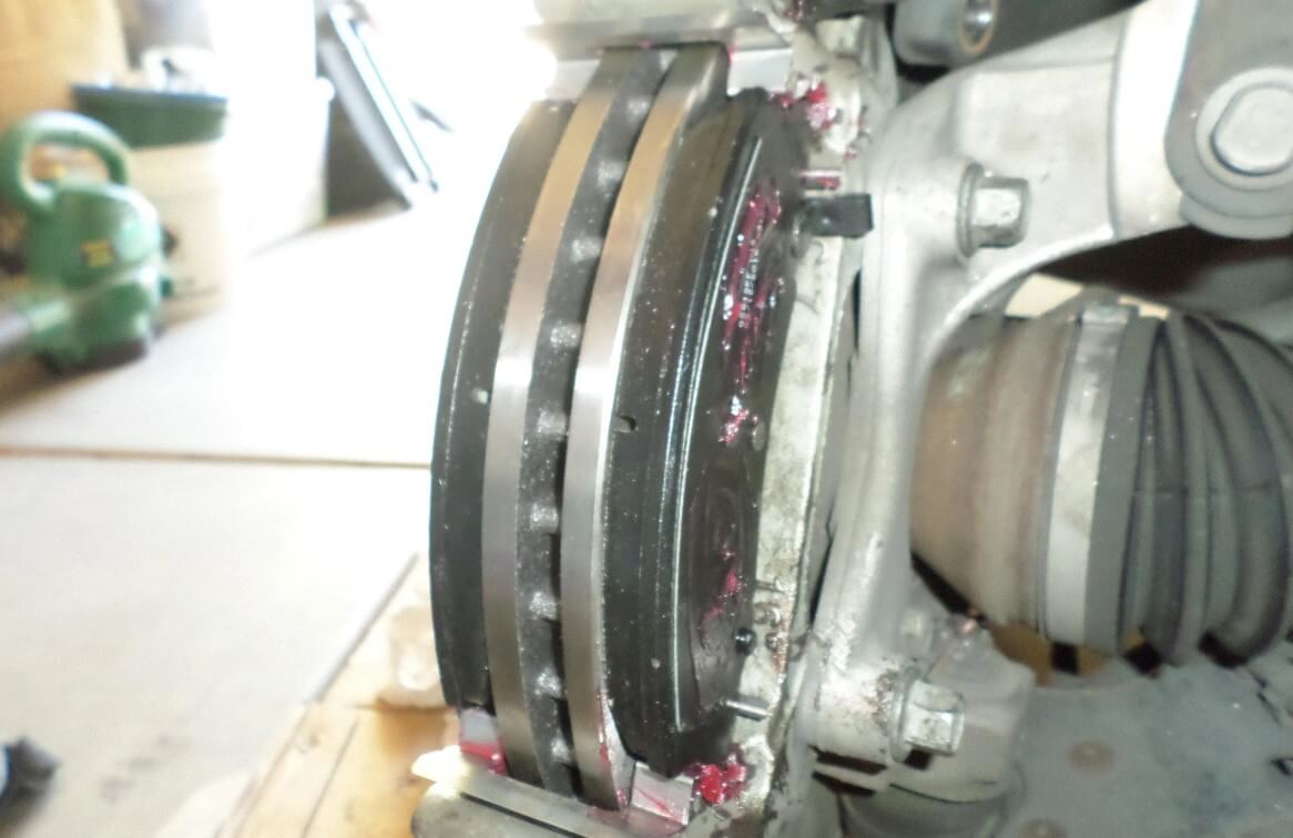 Which Side Does The Brake Pad With The Clip Go?